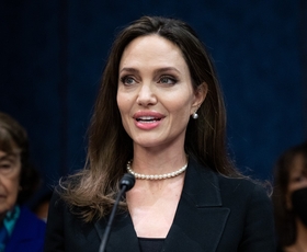 Angelini Jolie se je pridružila hči Zahara na Capitol Hillu pri promociji zakona o nasilju v družini