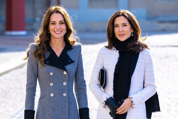 Kate Middleton je pravkar spoznala svojo stilsko dvojčico na Danskem – svojo gostiteljico, prestolonaslednico princeso Mary, ki se je s …