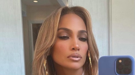 5 skrivnosti ličenja Jennifer Lopez, zaradi katerih je videti mladostna in sveža: Preizkusite njene preproste tehnike ličenja