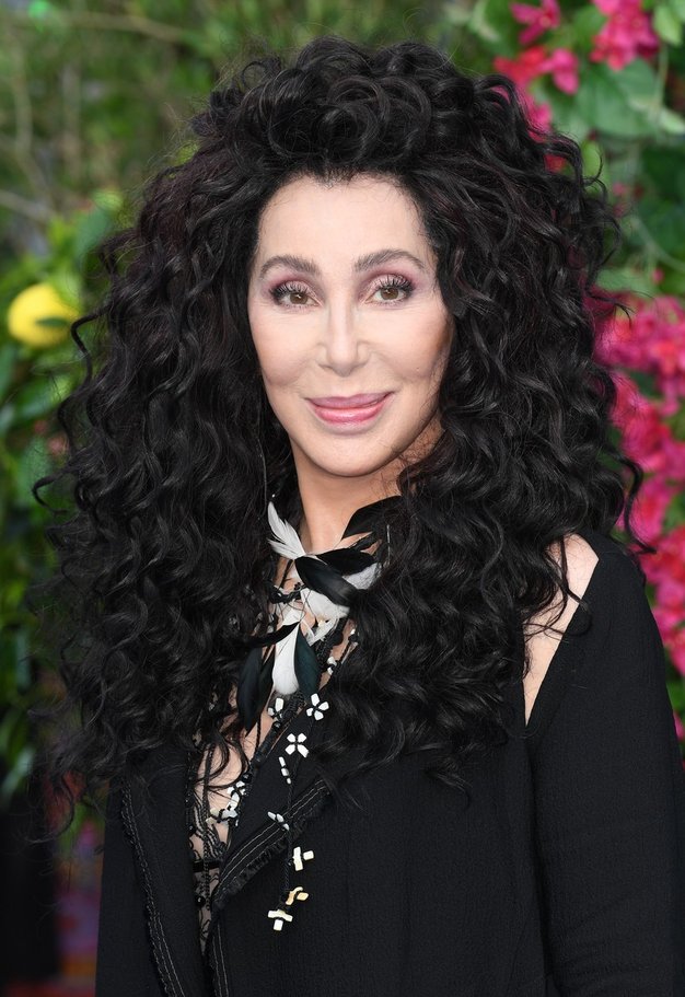 Cher pojasnila, zakaj nikoli ne bo imela svojih naravnih sivih las, a pravi, da so "za druge ženske v redu" - Foto: Profimedia