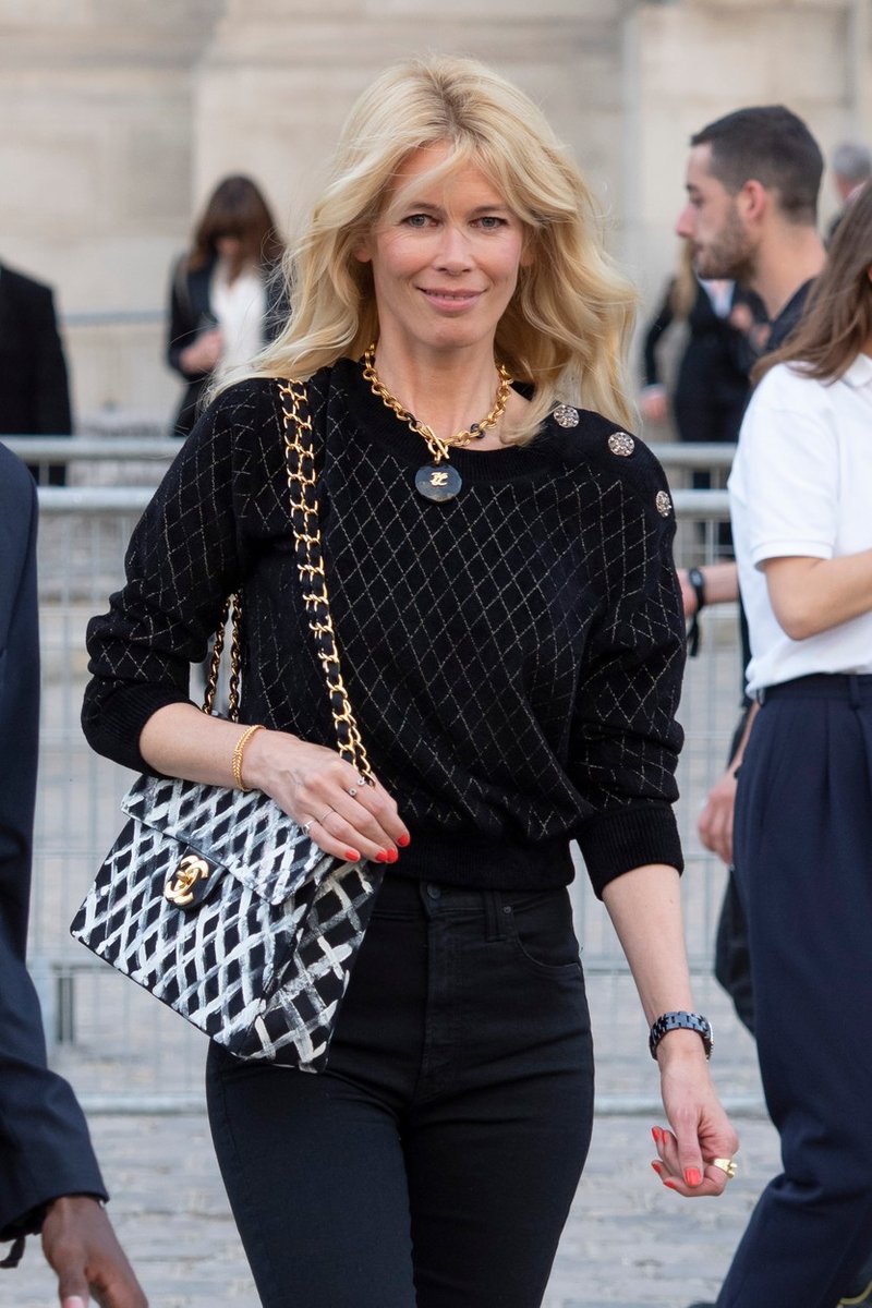 Iščete novo prehodno jakno? Claudia Schiffer je našla popoln stil za ženske nad 40 let (foto: Profimedia)