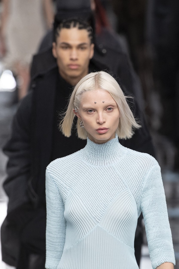 V fotogaleriji si oglejte najlepše modno ulične sloge, ki jih je za jesen in zimo 2022 napovedal Givenchy