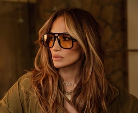 Jennifer Lopez potrjuje, da je ta udoben kos v črni barvi najbolj vsestranska osnova poletja