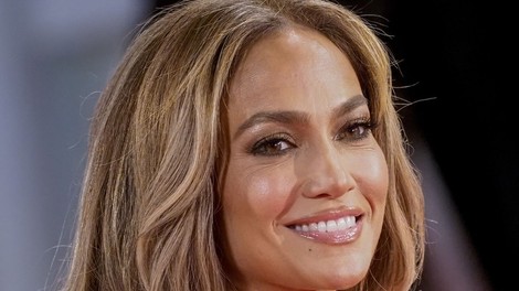 Jennifer Lopez čudovita v najlepši pomladni obleki doslej v letošnji pomladni sezoni