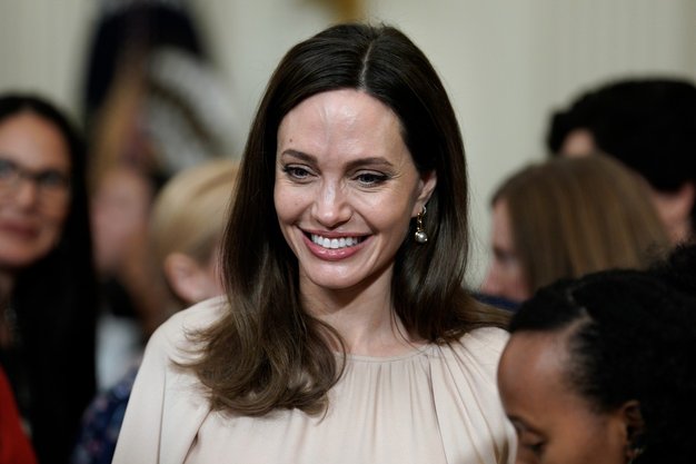 Ta teden je bil za Angelino Jolie zelo pomemben. Igralka je bila ena od gostov, povabljenih v Belo hišo v …