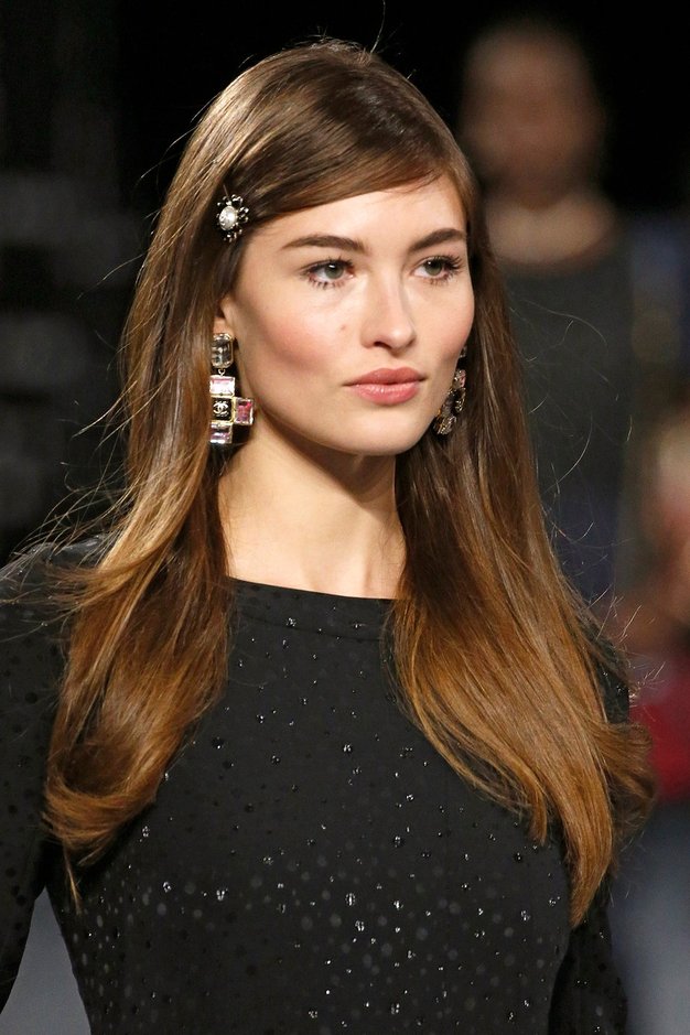 Pozabite na obroče za lase, Chanel je napovedal nov trend, ki smo oboževale kot deklice - Foto: Profimedia