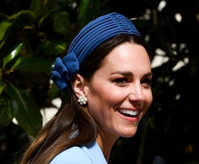 Kate Middleton in princesa Charlotte sta se za velikonočno mašo ujemali v modri barvi Robin's Egg