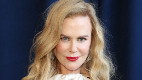 Nicole Kidman z novo provokativno naslovnico razdvojila internet in povzročila viralno senzacijo: Pri 55 letih pokazala impresivne mišice