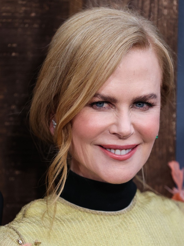 Nicole Kidman nas zna presenetiti na številne načine, seveda so rdeče preproge njeno mesto in resnica je, da jo imamo …