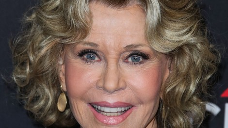 "Na to nisem ponosna": Jane Fonda obžaluje lepotne operacije na obrazu, saj “ne želi biti videti deformirana”