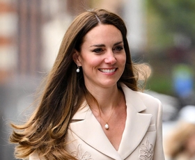 Kate Middleton za skupni izlet s princeso Anne izbrala nadvse privlačen videz