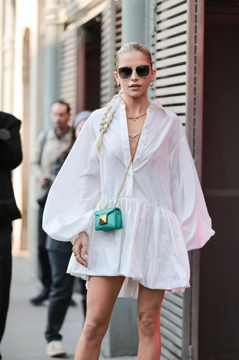 Če ste na razprodaji zamudili viralno poletno obleko, je Zara pravkar predstavila še boljšo različico (foto: Profimedia)