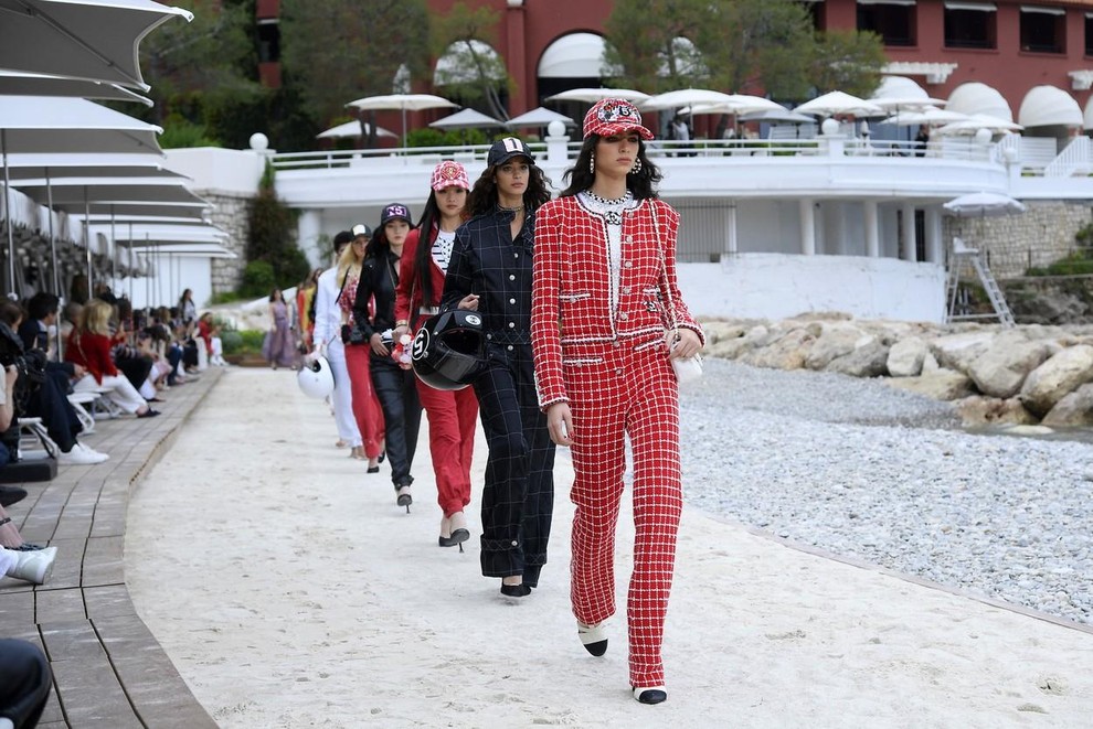 Svetovljansko vzdušje v Monte Carlu: Chanelova kolekcija resort 2023 je navdihnjena z živahnim duhom Monaka in Chanelovo zgodovino ob Azurni obali