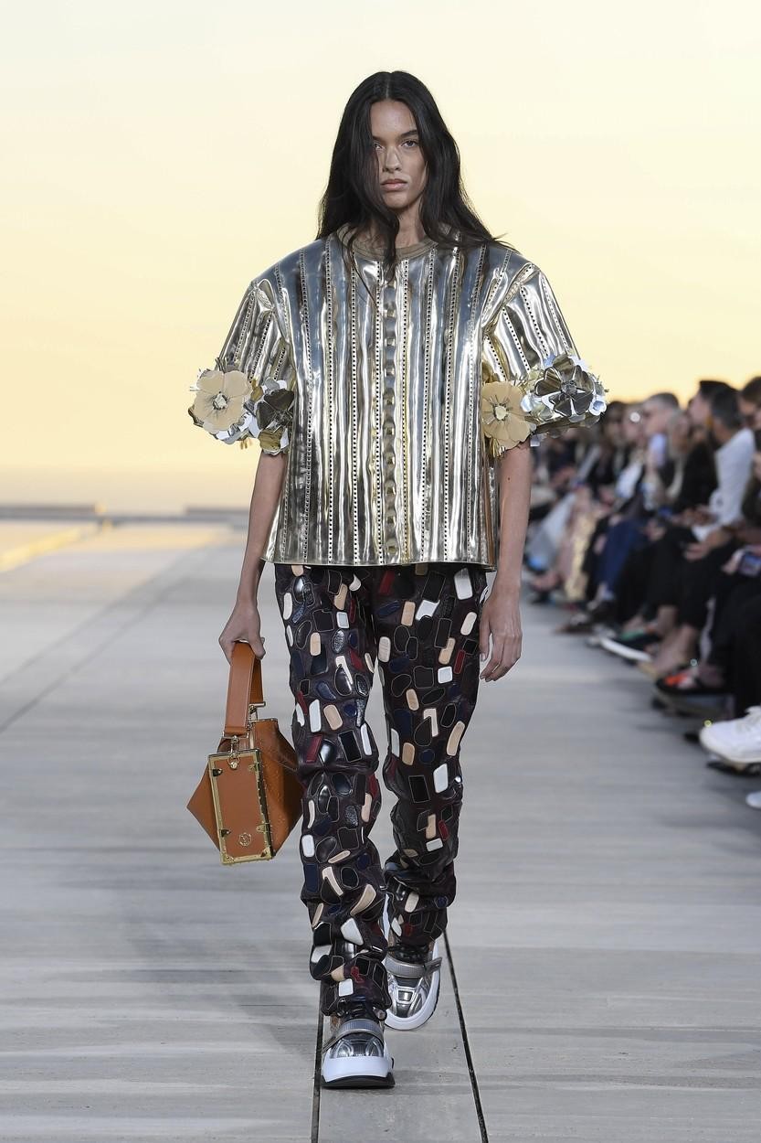 Bojevniško vzdušje modne revije Louis Vuitton Resort 2023: Modni oblikovalec je svoj navdih tokrat črpal iz grške mitologije