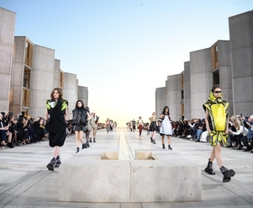 Bojevniško vzdušje modne revije Louis Vuitton Resort 2023: Modni oblikovalec je svoj navdih tokrat črpal iz grške mitologije