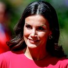 Španska kraljica Letizia šokirala z drzno roza obleko, ki je Kate Middleton ne bi nikoli oblekla
