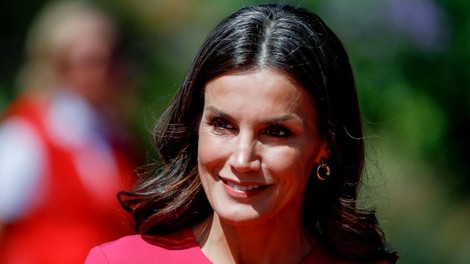 Španska kraljica Letizia šokirala z drzno roza obleko, ki je Kate Middleton ne bi nikoli oblekla