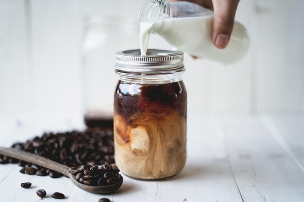 Recept: kako pripraviti kavo? Potrebovali boste : 1 espresso Ledene kocke Beljakovine v prahu Po želji: rastlinsko mleko Postopki priprave: …
