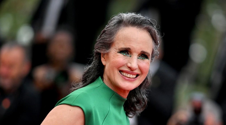 Lepotni videz Andie MacDowell, o katerem govori ves internet, je bil zvezda zaključne slovesnosti v Cannesu (foto: Profimedia)