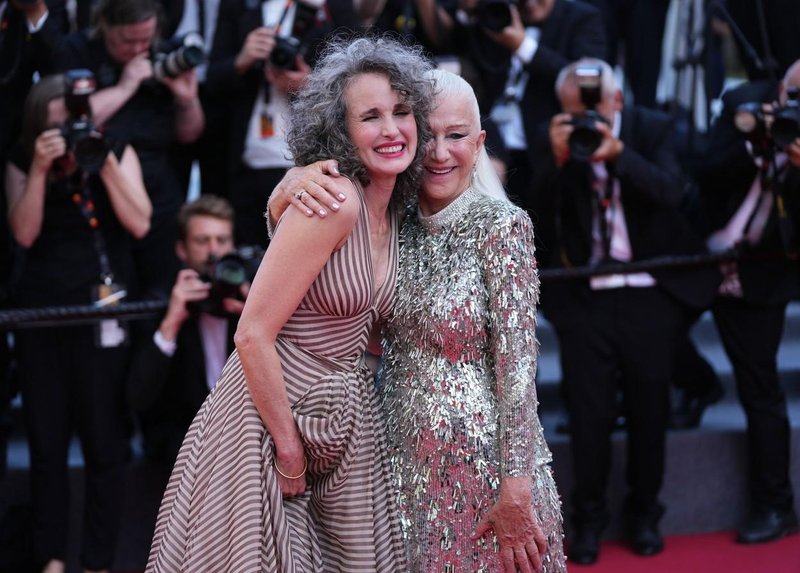 Helen Mirren in Andie MacDowell z novo pričesko v Cannesu sta najboljša oda sivim lasem in ženskam nad 60. let (foto: Profimedia)