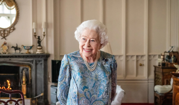 To so zadnje fotografije kraljice Elizabete: Posnete le dva pred smrtjo, videti pa je bila modrikasta in shujšana - Foto: BBC news/posnetek zaslona
