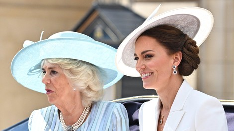 Kate Middleton in Camilla sta reciklirali svoji svečani obleki! In ne, nista bili edini