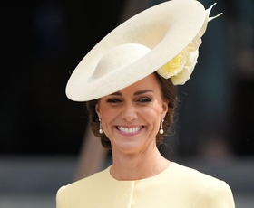 Kate Middleton drugi dan praznovanja jubileja nosila čudovito pastelno obleko oblikovalke Emilie Wickstead