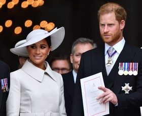 Kraljevi oboževalci zgroženi nad reakcijo Meghan Markle ob prihodu Kate Middleton na mašo ob jubileju
