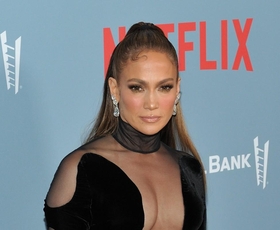 To je najljubši izdelek za oči slavne zvezdnice Jennifer Lopez: Kaj je ta čudežna sestavina in kako lahko koristi vaši koži?