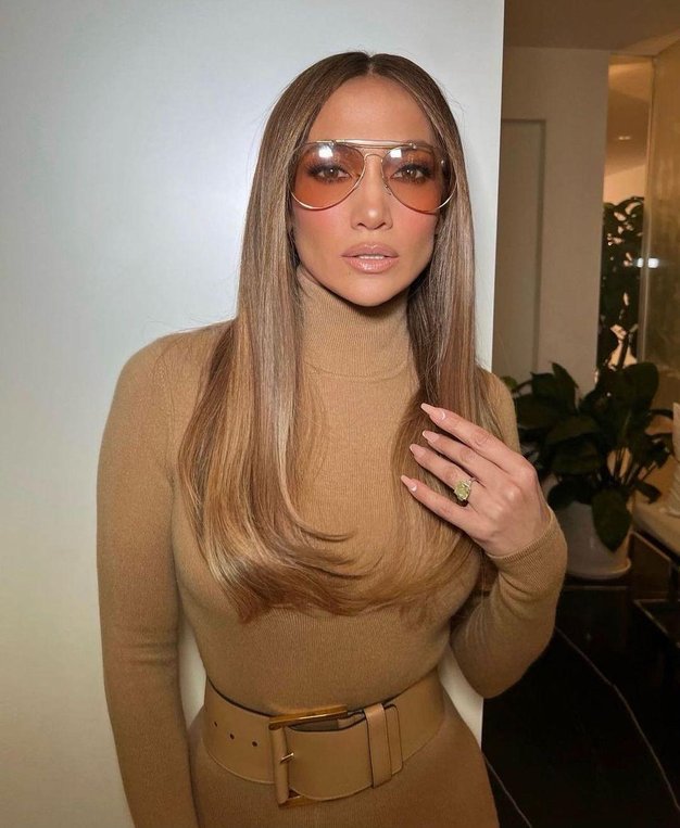 “Boyfriend manikira” je nov trend manikire, ki je prevzela zvezdnice od Jennifer Lopez do Kim Kardashian - Foto: Instagram