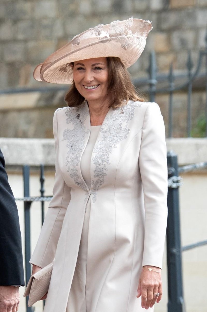 Carole Middleton se uči od najboljših: Mama valižanske princese v obleki s pomladnim vzorcem
