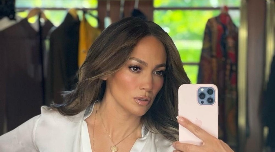 Jennifer Lopez je z novo barvo las neprepoznavna. Videti je neverjetno! (foto: Profimedia)