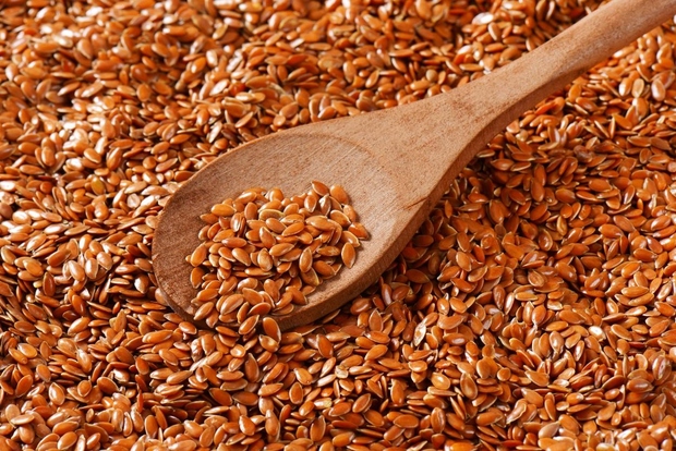 2. Lanena semena Lanena semena so odličen vir vlaknin, ki zagotavljajo energijo in povečujejo vzdržljivost, beljakovin in omega-3 maščobnih kislin. …