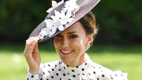 Kate Middleton na Royal Ascotu nosila čudovito pikčasto obleko, s katero se je poklonila princesi Diani