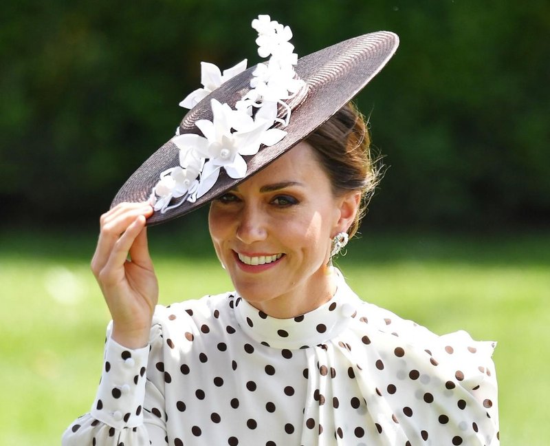 Kate Middleton obožuje pikčast vzorec in za to obstaja prav posebna psihološka razlaga (foto: Profimedia)