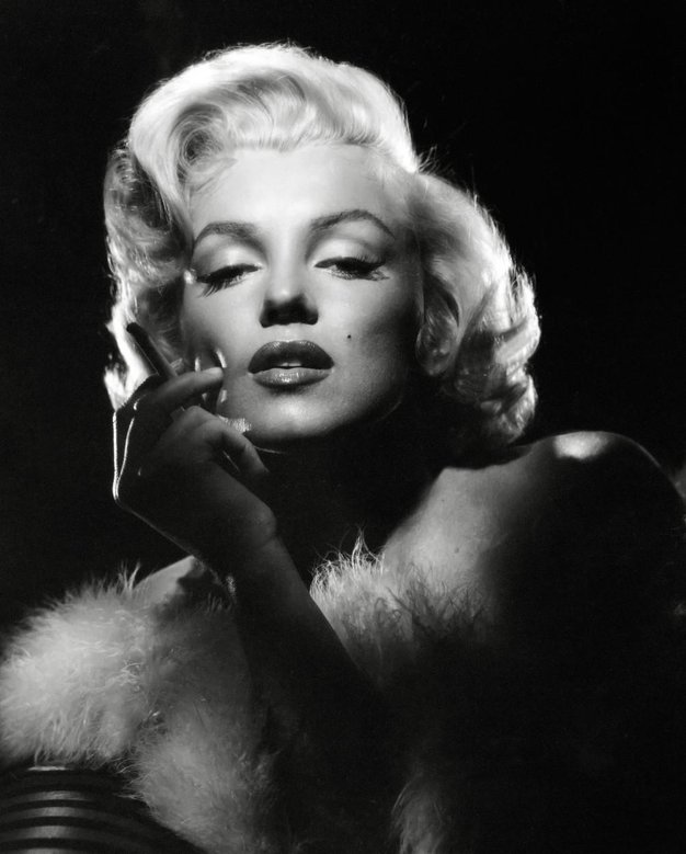 8 neverjetnih lepotnih skrivnosti Marilyn Monroe, ki jih zagotovo ne poznate: Skrivanje pred soncem in 10 ur spanja sta le dve izmed njih! - Foto: Profimedia