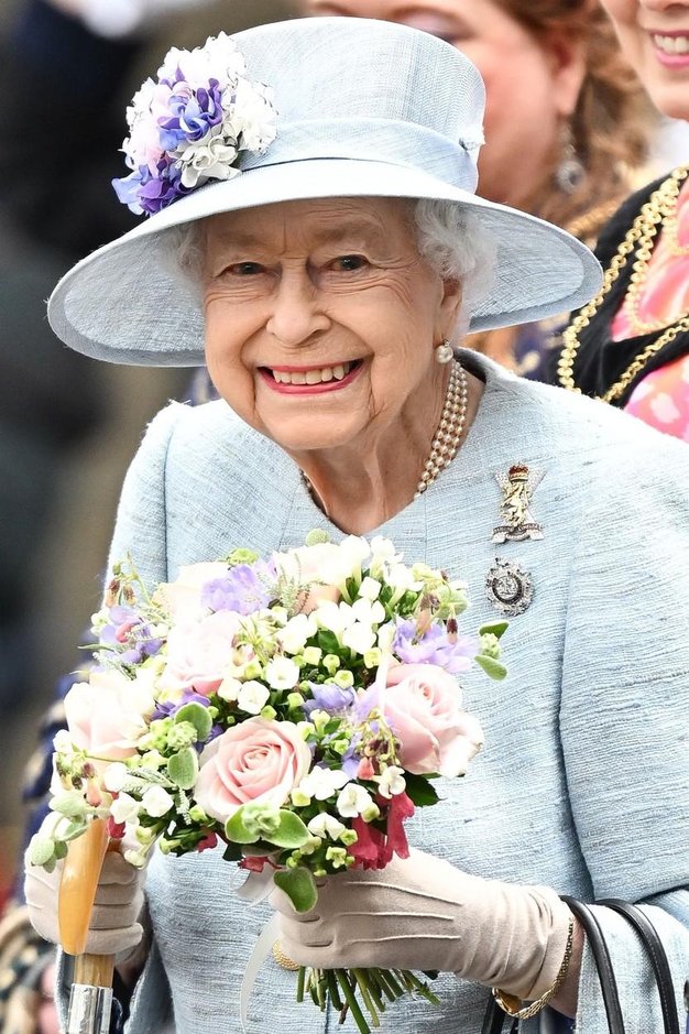 Kraljeva strokovnjakinja Camilla Tominey je medijem pojasnila, zakaj je kraljica zavrnila fotografiranje z Lilibet: "Zaradi zdravstvenih težav je zavrnila uradno …