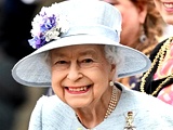 Kraljica Elizabeta II. prvič po dolgih letih osvežila in skrajšala svojo značilno pričesko
