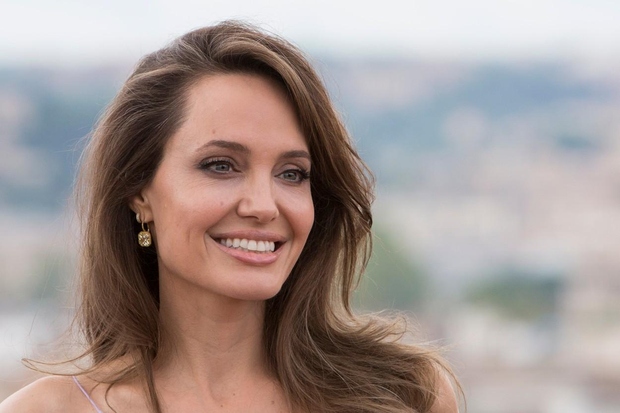 Če bi Angelino Jolie videli v supermarketu, bi želeli, da nosi točno to, v čemer so jo fotografirali, ko je …