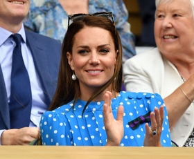 Kate Middleton z viralnim videoposnetkom z Wimbledona, v katerem je posvetila sladko gesto svojim staršem