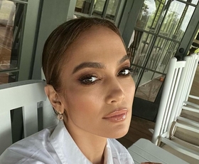 Obožujemo osveženo barvo las Jennifer Lopez: Medeni odtenki so spet v modi