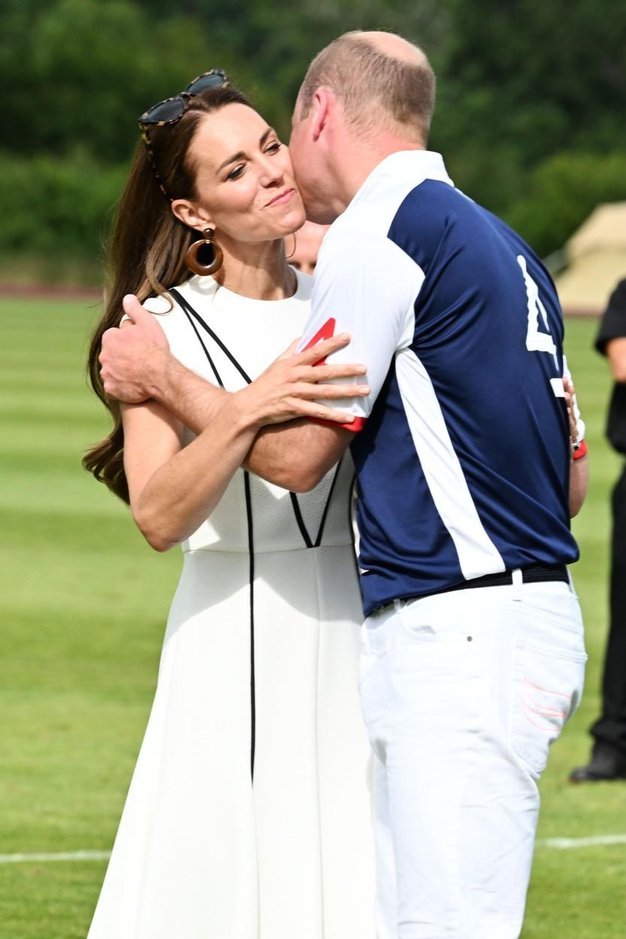 Po poročanju britanskih medijev vojvodinja v trenutkih, ko si par vzame čas zase, svojega moža naslavlja z vzdevkom "Big Willy". …