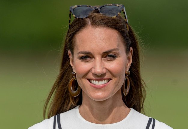 Vojvodinja Kate je včeraj zjutraj prišla na Kraljevo dobrodelno tekmovanje v polu, kjer je navijala za svojega moža, princa Williama. …