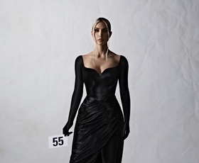 Kim Kardashian, Nicole Kidman in Dua Lipa so se sprehodile po modni pisti Balenciaga Couture: Hladni, a čutni videzi zvezdnic nas niso pustili ravnodušne