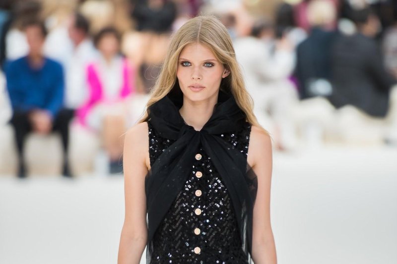5 brezčasnih lepotnih trendov, ki jih je bilo mogoče uzreti na modni reviji Chanel Haute Couture: Zagotovite si Chanelov poletni videz (foto: Profimedia)