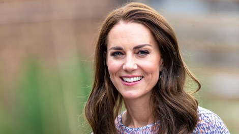 Svetli prameni Kate Middleton so popolna poletna osvetlitev las za rjavolaske