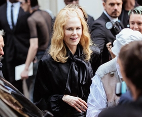 Nicole Kidman je videti osupljivo v mini oblekici z bleščicami: Videoposnetek je zaokrožil po spletu in poskrbel za pravo razburjenje