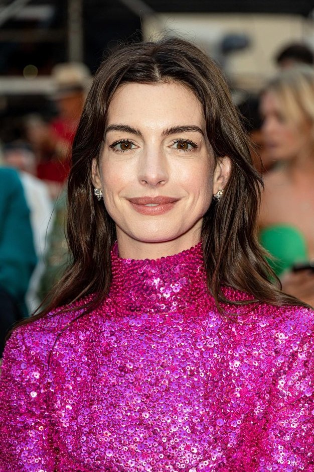 Anne Hathaway nikoli ne razočara glede sloga. Večna Andrea Sachs v kultnem filmu "Hudič nosi Prado", ameriška igralka je podedovala …