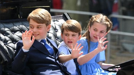 Princu Georgeu in Louisu ter princesi Charlotte se obeta sprememba priimka. Kmalu bodo znani kot...