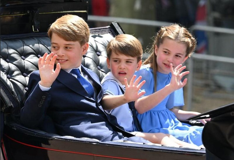 Princu Georgeu in Louisu ter princesi Charlotte se obeta sprememba priimka. Kmalu bodo znani kot... (foto: Profimedia)